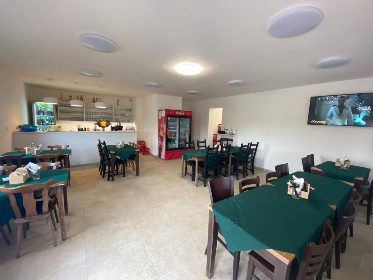 Chaty A Apartmany Hracholusky Kemp Kosatka Pnovany Exterior photo