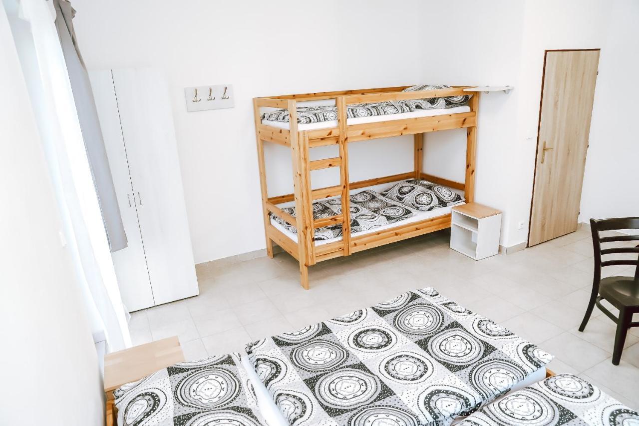Chaty A Apartmany Hracholusky Kemp Kosatka Pnovany Exterior photo