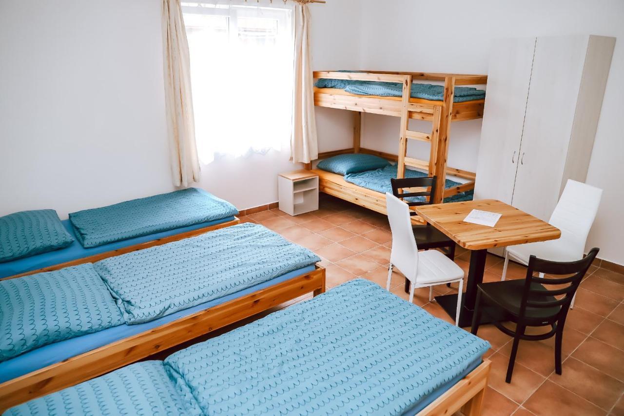 Chaty A Apartmany Hracholusky Kemp Kosatka Pnovany Exterior photo