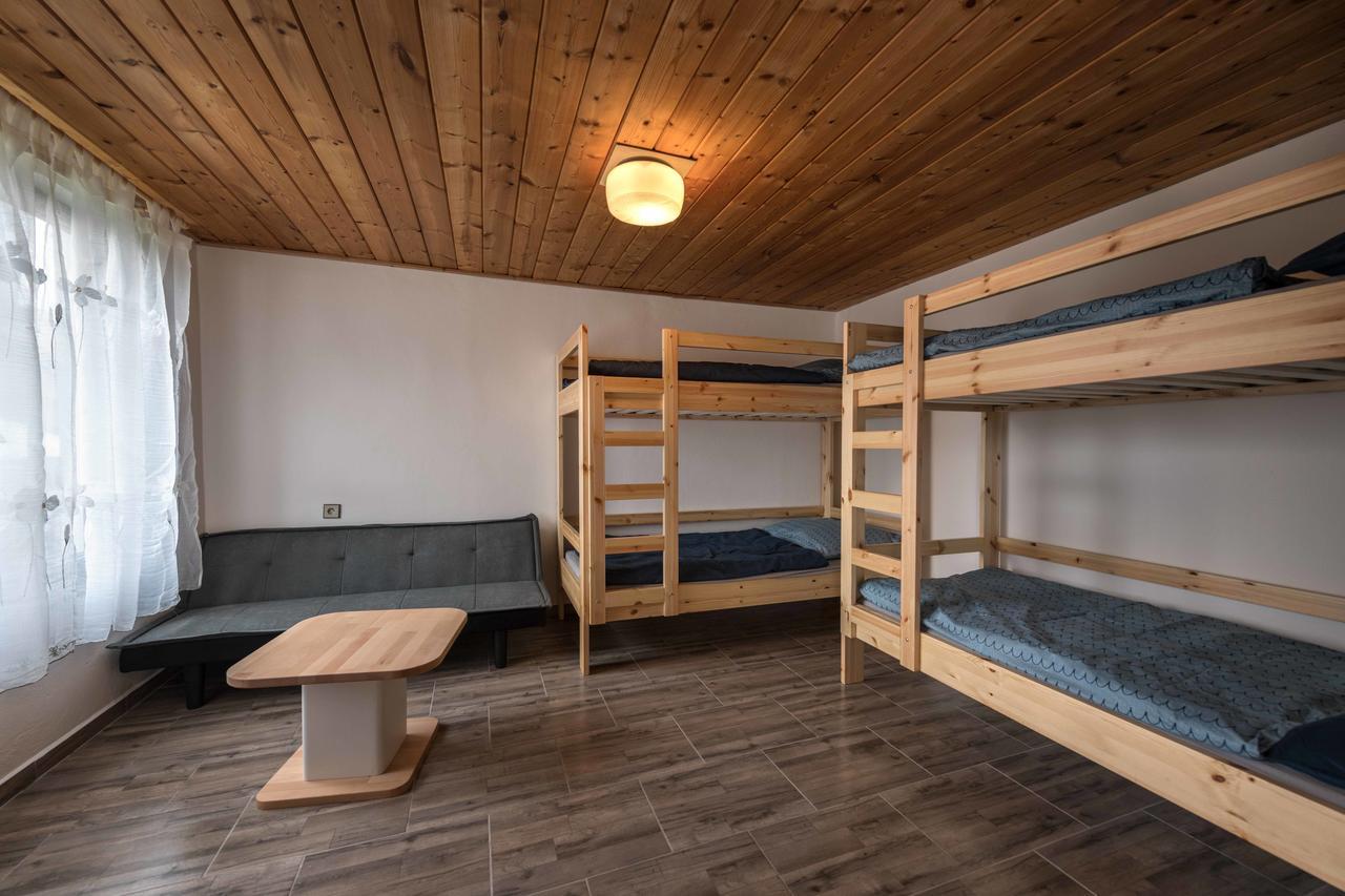 Chaty A Apartmany Hracholusky Kemp Kosatka Pnovany Exterior photo